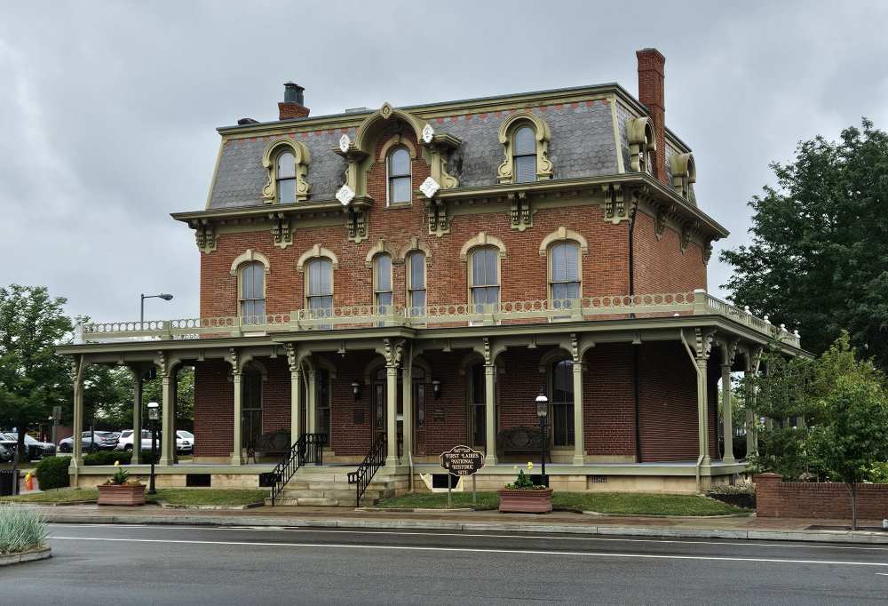 c 1st ladies house 1.jpg