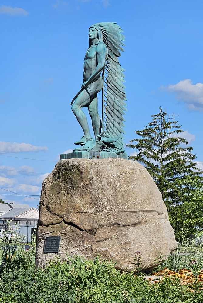 m statue 2.jpg