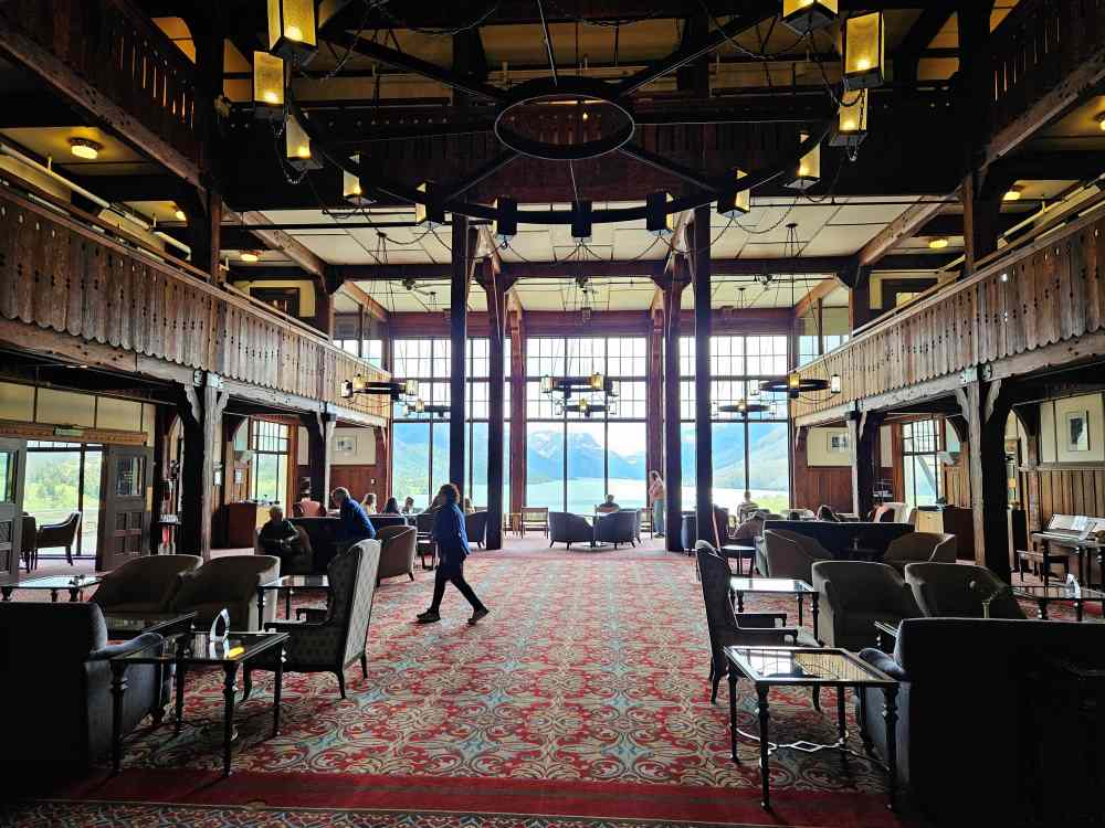 wp prince of wales foyer.jpg
