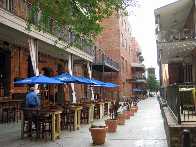 05-20-restaurant-alley.jpg