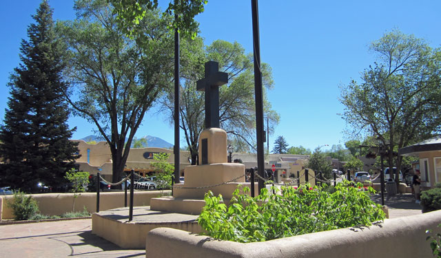 06-04-taos-square.jpg