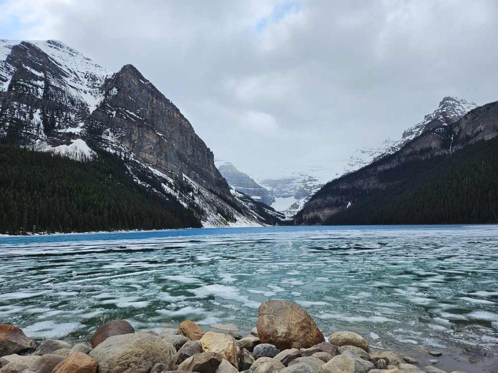 b lake louise lake.jpg